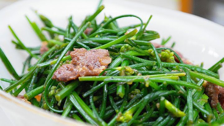 Tim heo xào bông hẹ đơn giản dễ làm