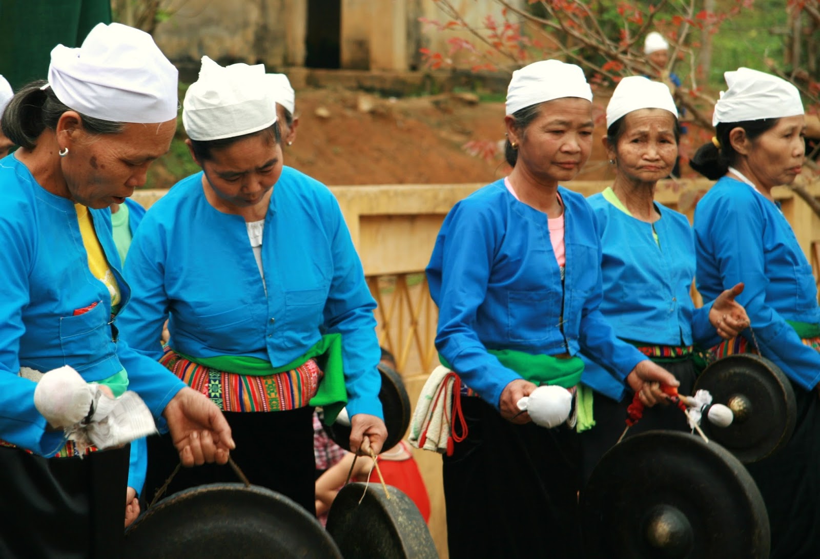 Màn trình diễn của đội cồng chiêng sẽ mở đầu lễ hội đâm đuống