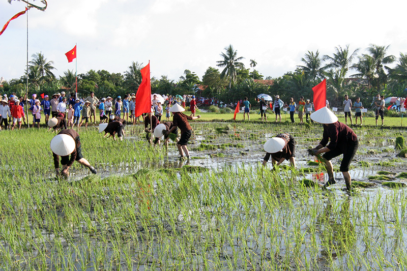 Những hoạt động trong lễ hội xuống đồng