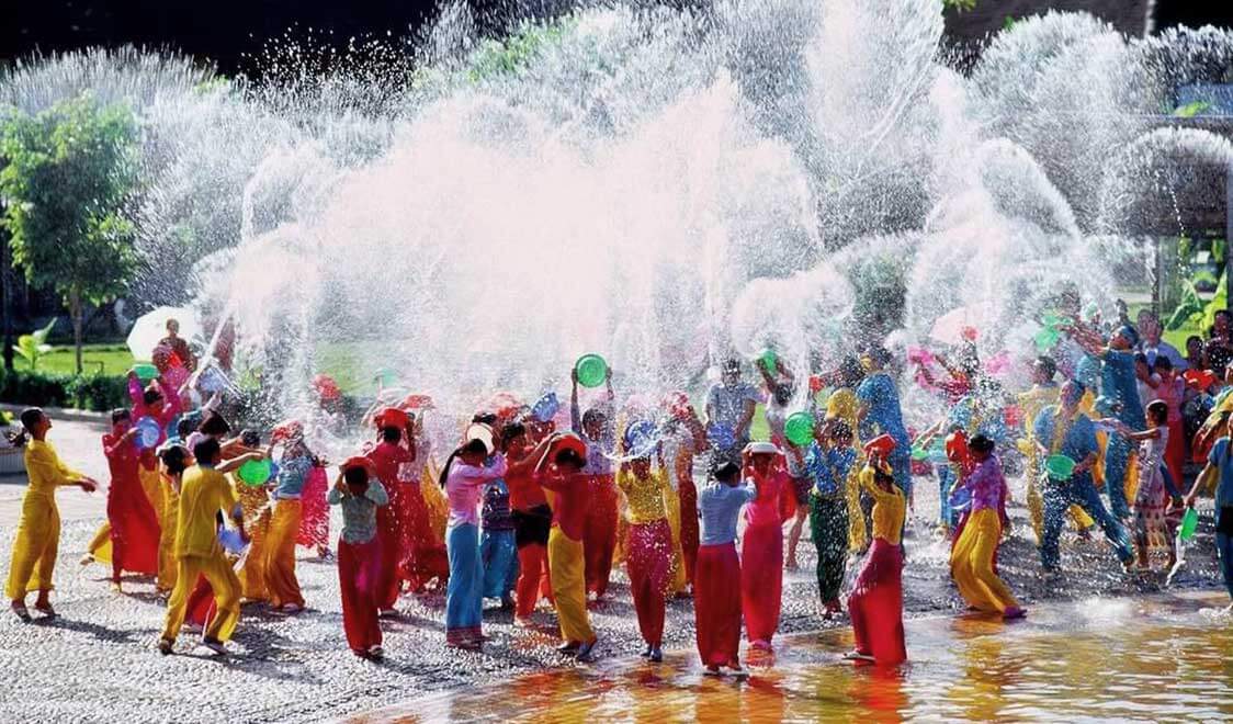 Khám phá Tết Songkran của xứ chùa Vàng Thái Lan