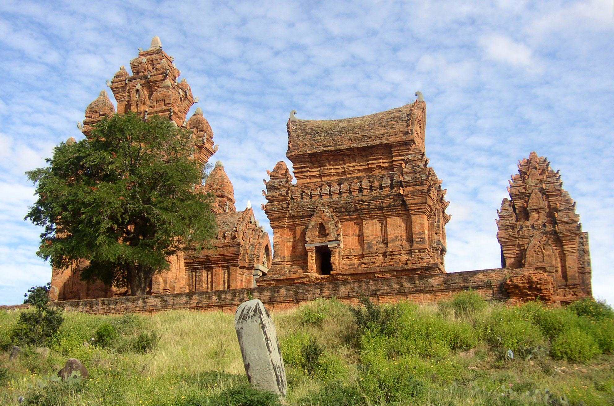 Tháp Chàm Poklong Garai là điểm tham quan nổi tiếng tại Ninh Thuận