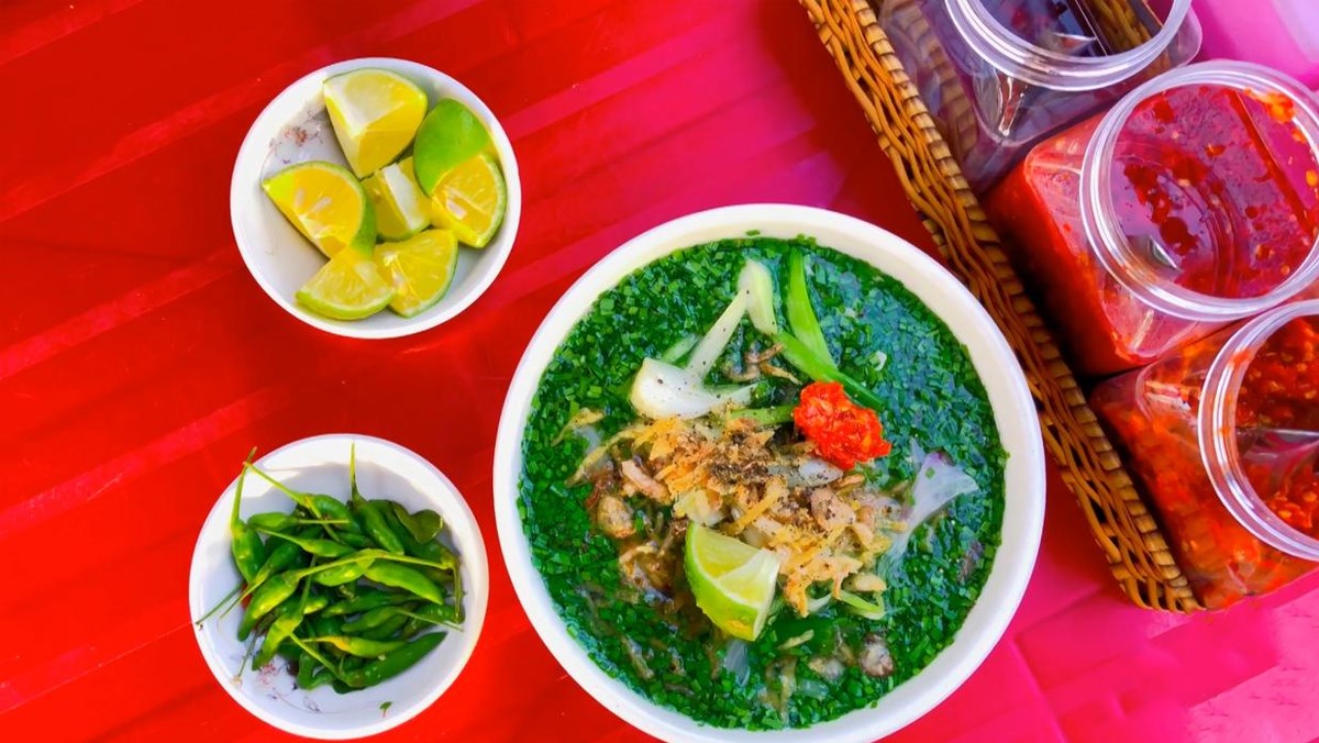 Thưởng thức món bánh canh hẹ Phú Yên